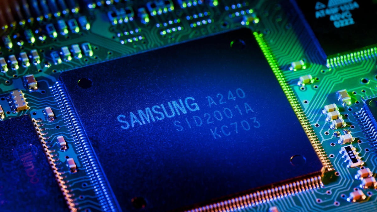 Giới phân tích cho rằng Samsung nên thâu tóm một số công ty trong lĩnh vực sản xuất chip. Ảnh: FT.