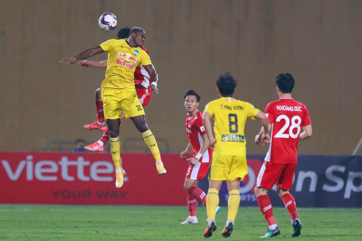 Viettel 0-3 Hoàng Anh Gia Lai: Công Phượng lập siêu phẩm