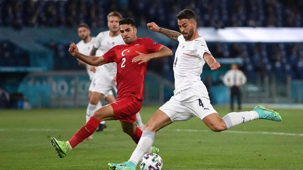 Tiền vệ Leonardo Spinazzola của Italy trong trận đấu với Thổ Nhĩ Kỳ. Ảnh: Getty Images.  