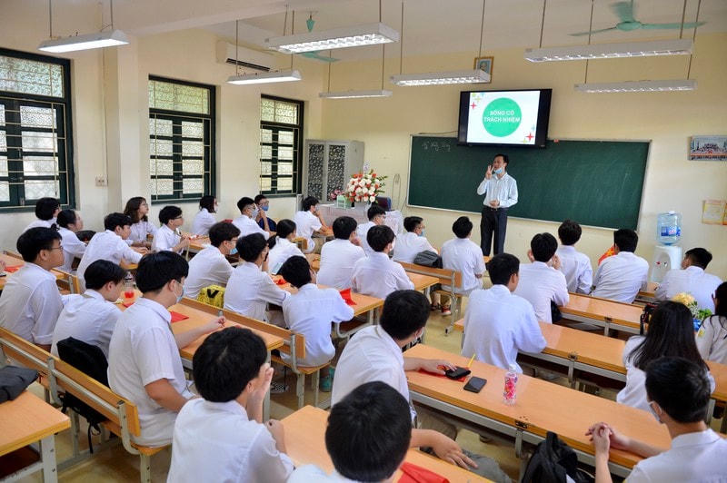 Khai giảng nhanh gọn giữa mùa Covid-19 ở ngôi trường THPT tự chủ duy nhất tại Hà Nội