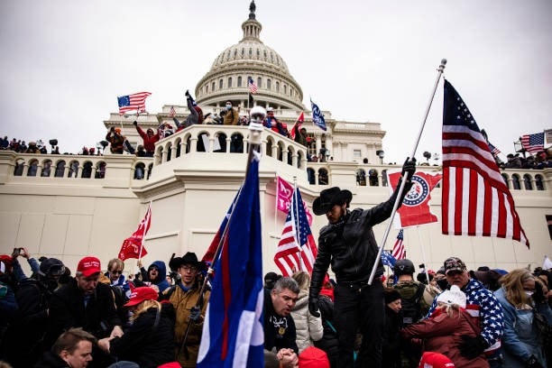 FBI điều tra khả năng nước ngoài tài trợ cho cuộc bạo loạn Đồi Capitol