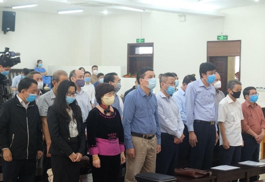 Các bị cáo tại toà.