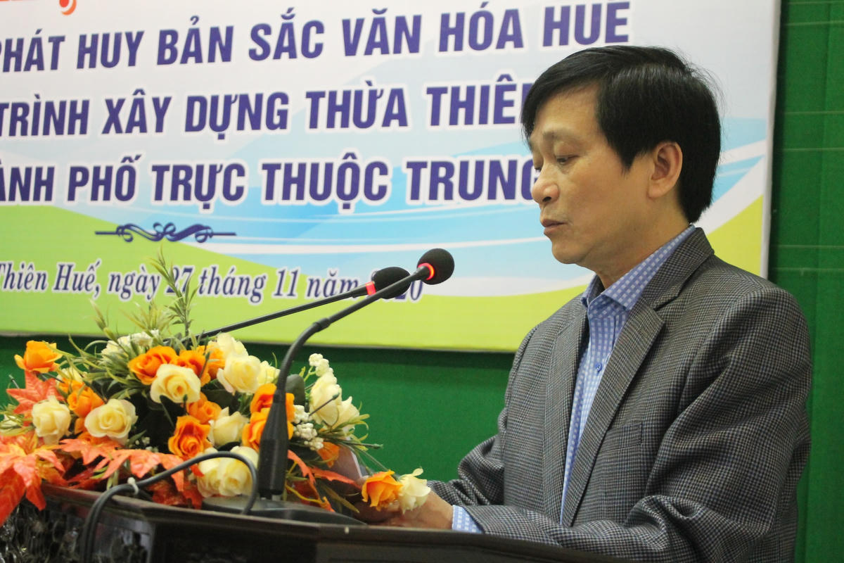 Phó Chủ tịch thường trực Ủy ban MTTQ Việt Nam tỉnh Thừa Thiên - Huế Nguyễn Hữu Lạc trình bày đề dẫn.