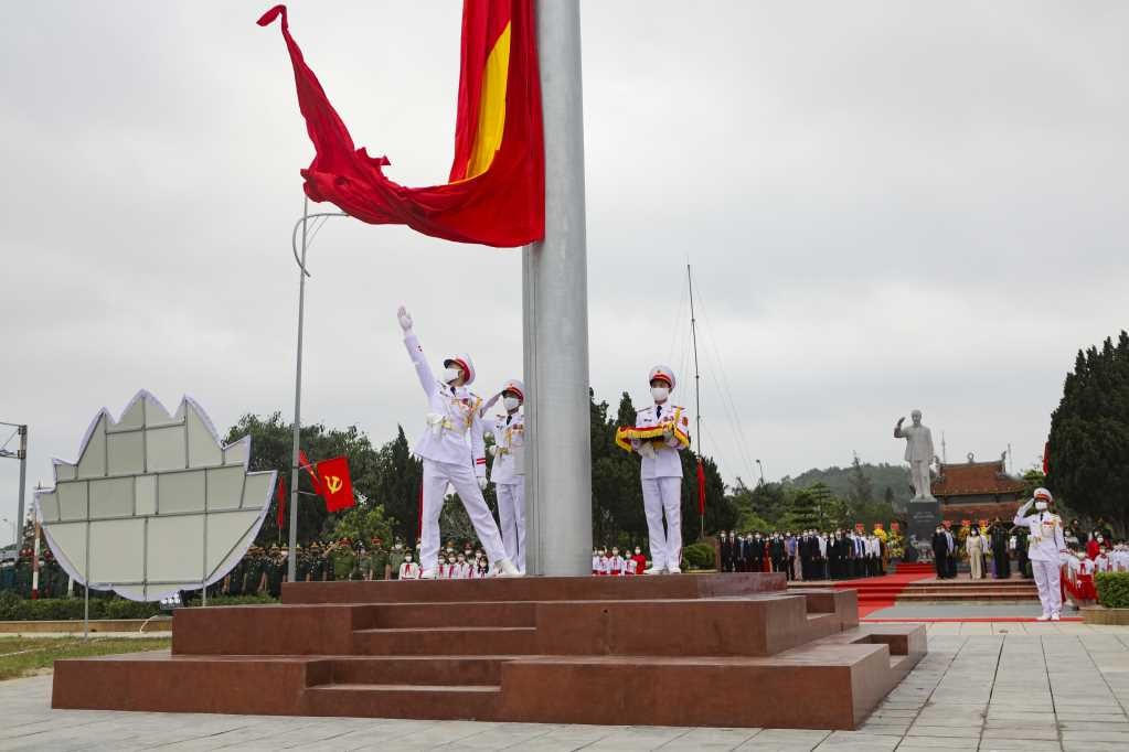 Lễ thượng cờ được tổ chức trang nghiêm.