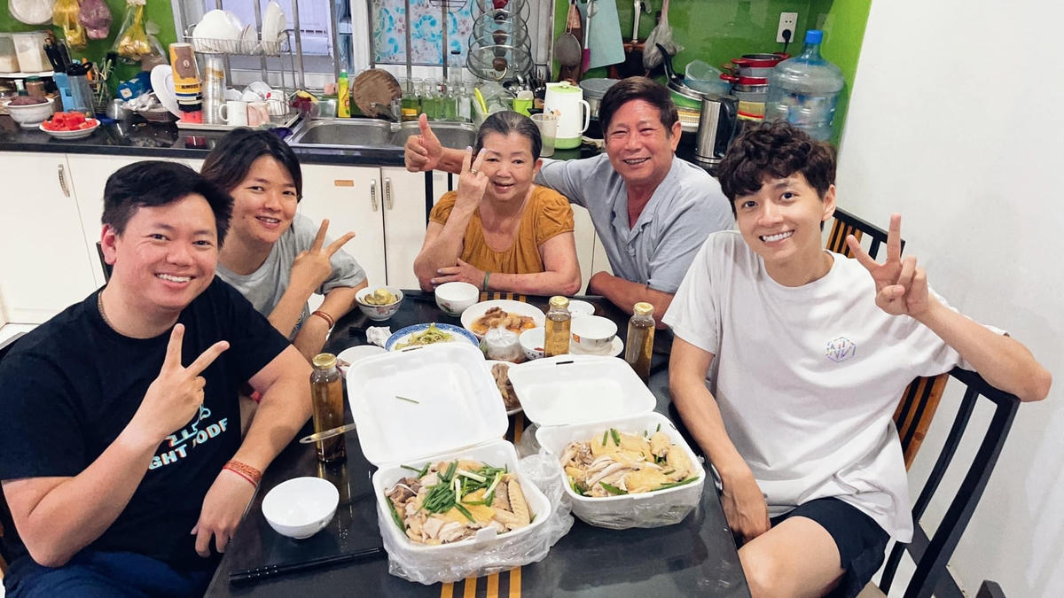 Ngô Kiến Huy có những giây phút bình yên bên gia đình trong những ngày chống dịch: “Gia đình là nơi duy nhất chúng ta không thể lựa chọn. Dù đi đâu chúng ta cũng sẽ có một nơi để về đó là nhà”.