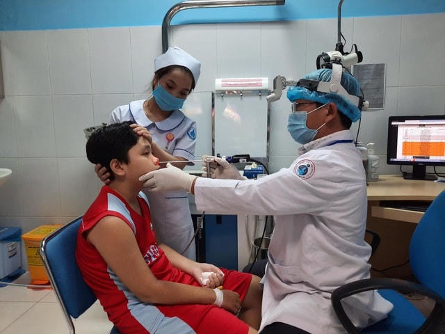 Sau phẫu thuật, sức khỏe của cậu bé đã bình phục tốt, không còn tình trạng chảy máu mũi.  