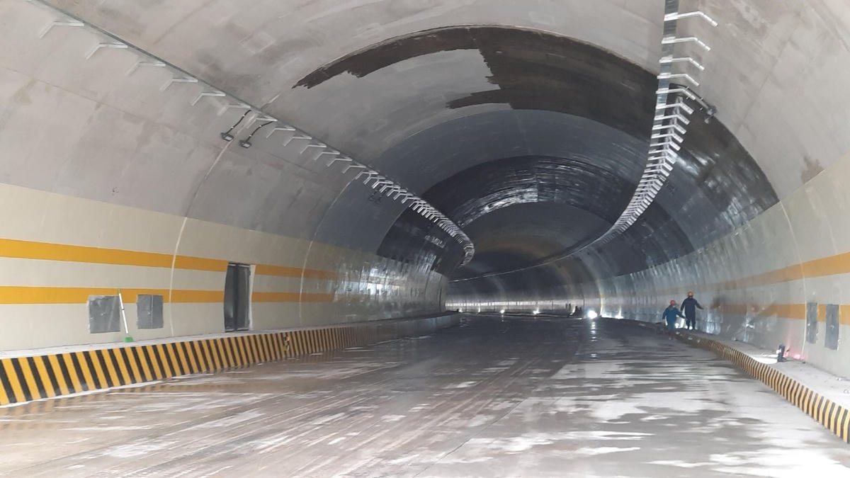Mỗi đường hầm được thiết kế cho 3 làn xe chạy.