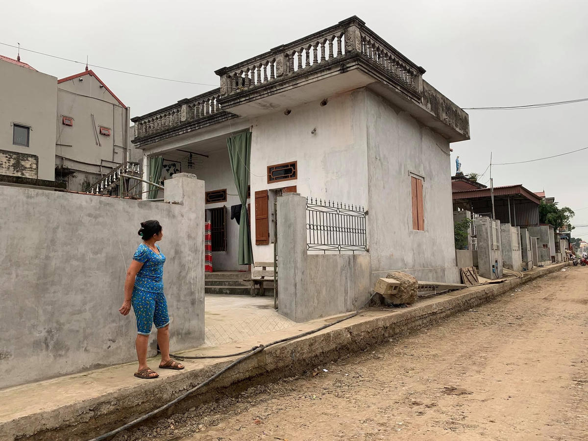 {ẢNH}Nam Định: Giáo dân dỡ nhà hiến đất mở đường