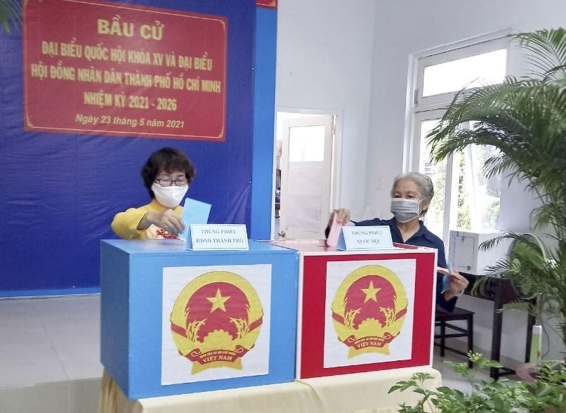 Cử tri đi TP.HCM bầu cử đại biểu Quốc hội và đại biểu Hội đồng nhân dân (HĐND) Thành phố nhiệm kỳ 2021-2026.