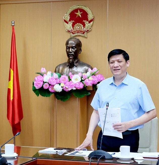 Quyền Bộ trưởng Bộ Y tế Nguyễn Thanh Long phát biểu tại buổi giao ban