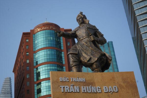Tượng Đức thánh Trần Hưng Đạo được trùng tu và là điểm nhấn của Công viên Mê Linh sau khi tu bổ, chỉnh trang.