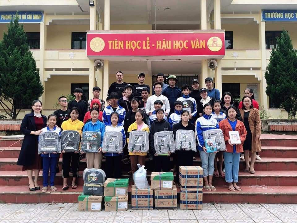 Với sự chung tay của các nhóm thiện nguyện nhiều trẻ em vùng cao, các gia đình khó khăn có thêm những hỗ trợ thiết yếu cho cuộc sống (Ảnh: MTTQ).