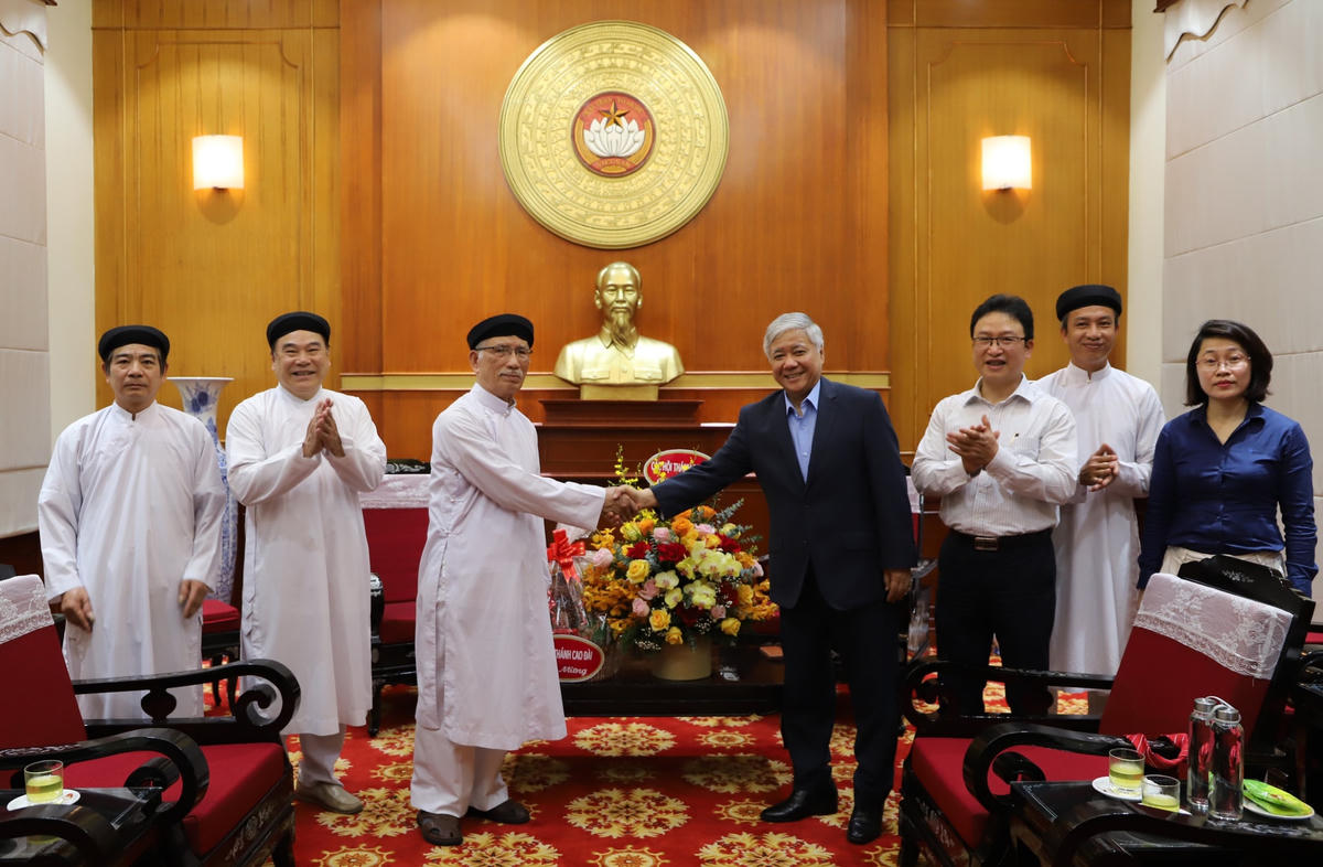Đại diện Hội thánh Cao Đài Việt Nam chào thăm UBTƯ MTTQ Việt Nam.