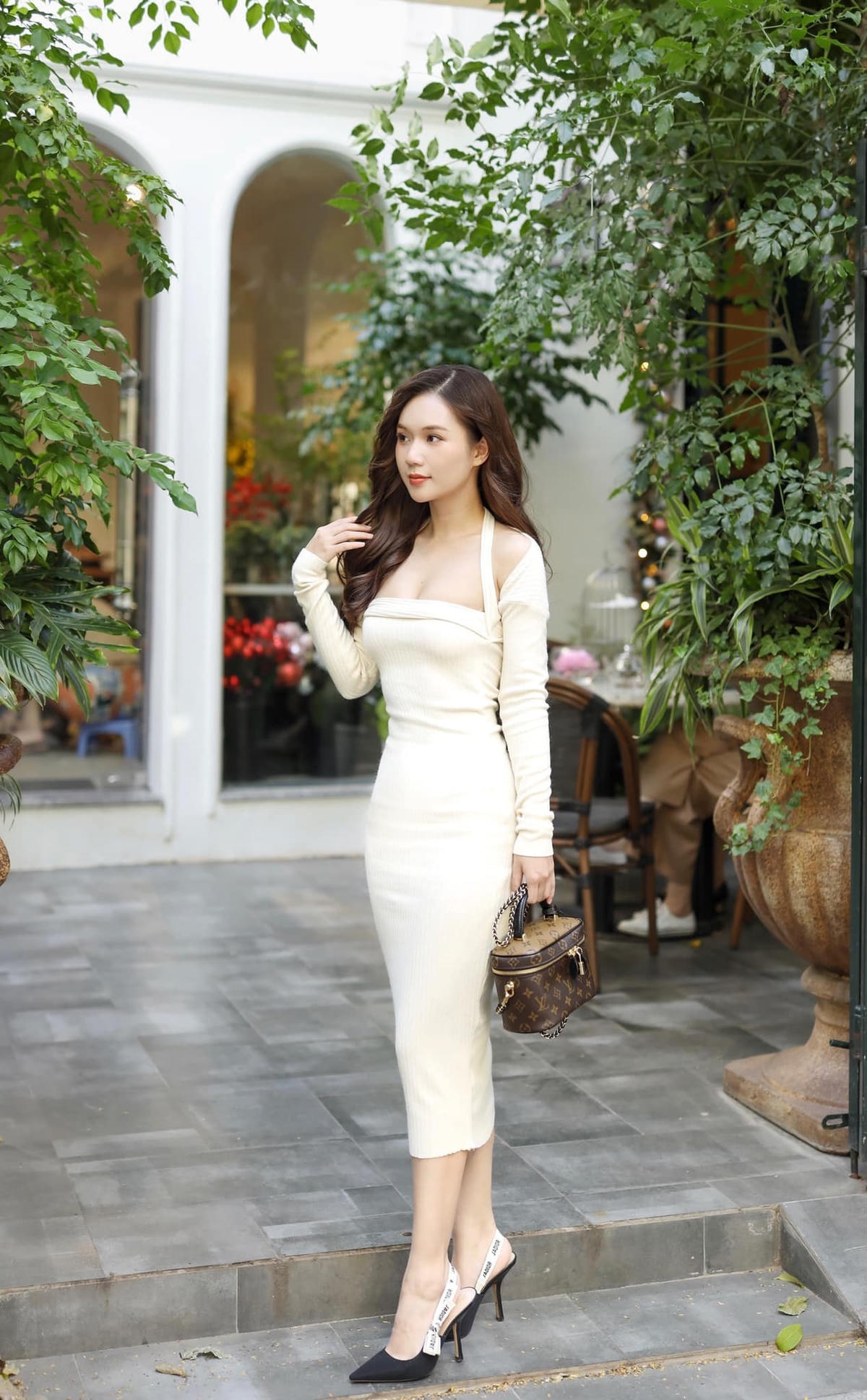 Trên trang cá nhân của Ngọc Anh, không khó để bắt gặp những hình ảnh cô nàng khoe tối đa vóc dáng nóng bỏng với những màn tạo dáng táo bạo.