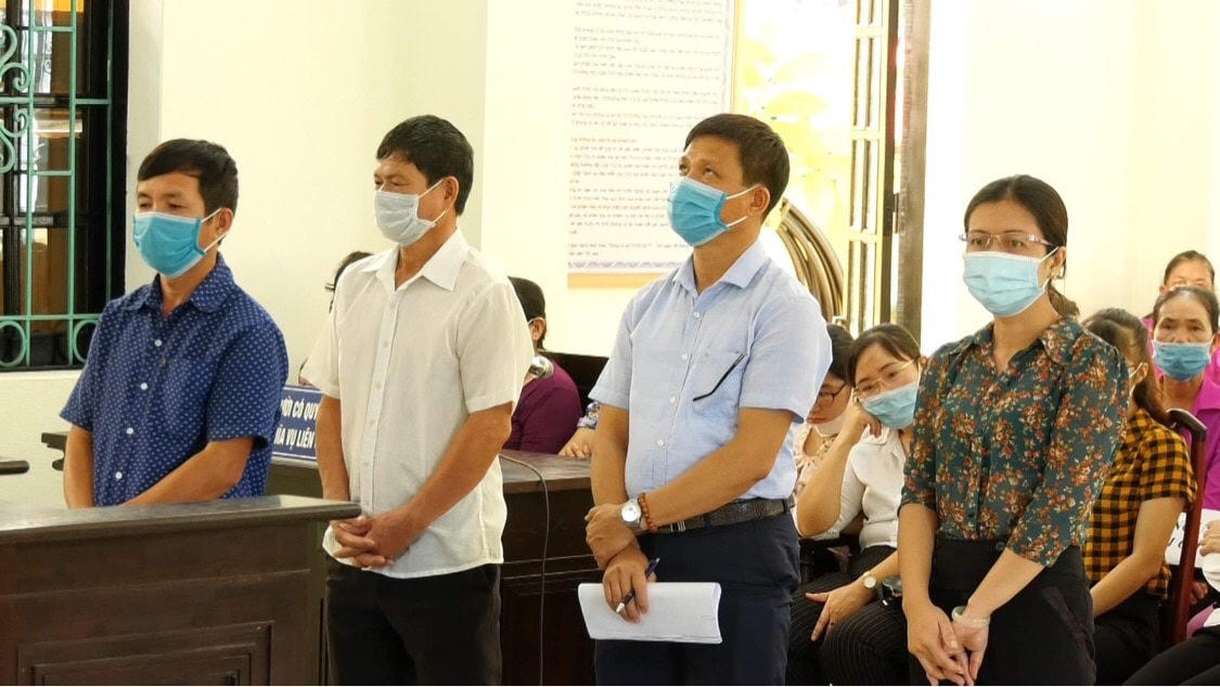 Các bị cáo tại phiên toà.