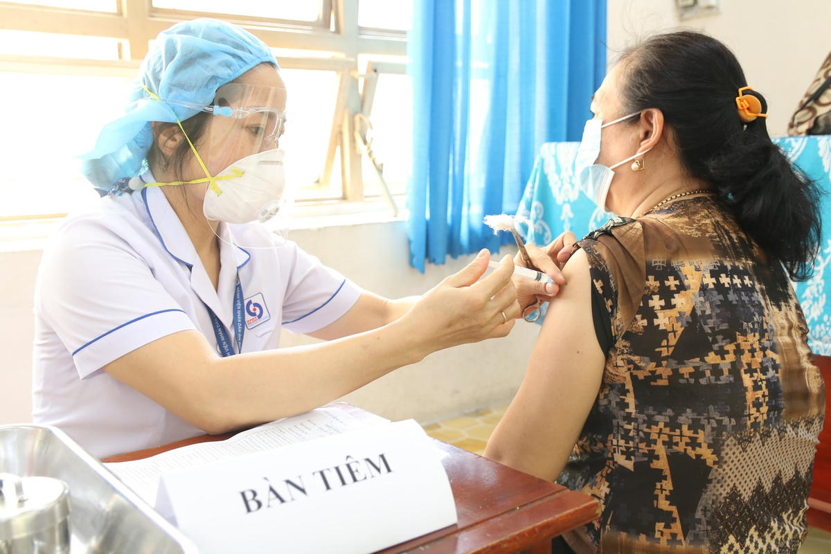 Tiêm vaccine Covid-19 cho Tổ Covid cộng đồng.
