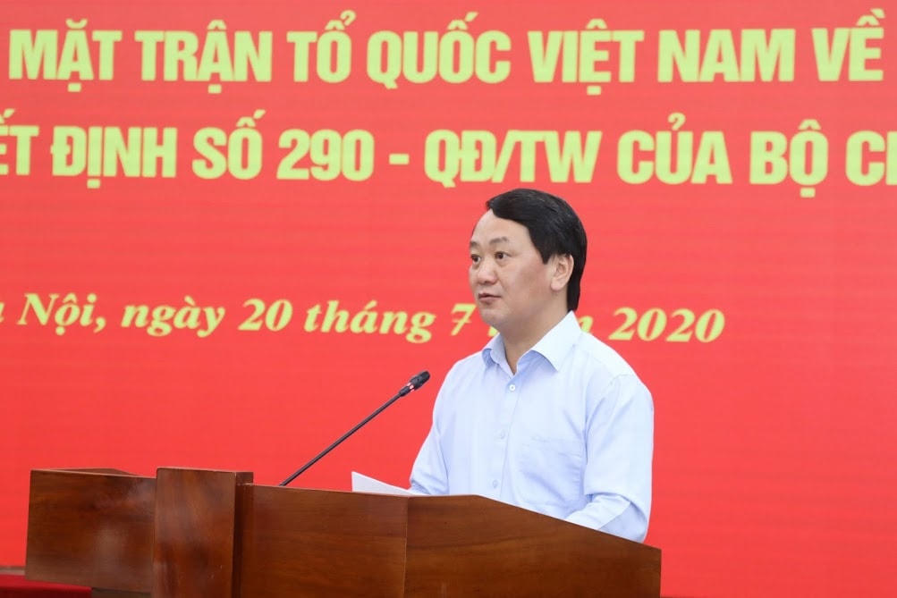 Phó Chủ tịch – Tổng Thư ký Hầu A Lềnh phát biểu tại buổi làm việc.
