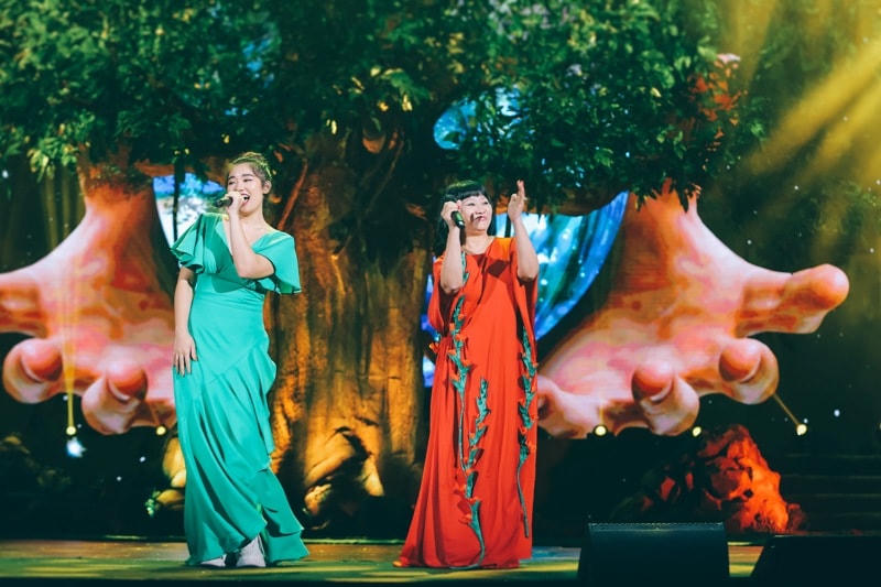 Mẹ con ca sĩ Cẩm Vân - CeCe Trương đem đến nguồn năng lượng tích cực với ca khúc Ở trọ, Biết đâu nguồn cội...
