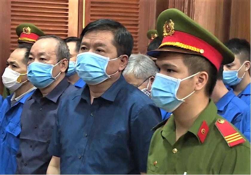 Bị cáo Đinh La Thăng và các đồng phạm tại tòa. Ảnh: Hồng Phúc.