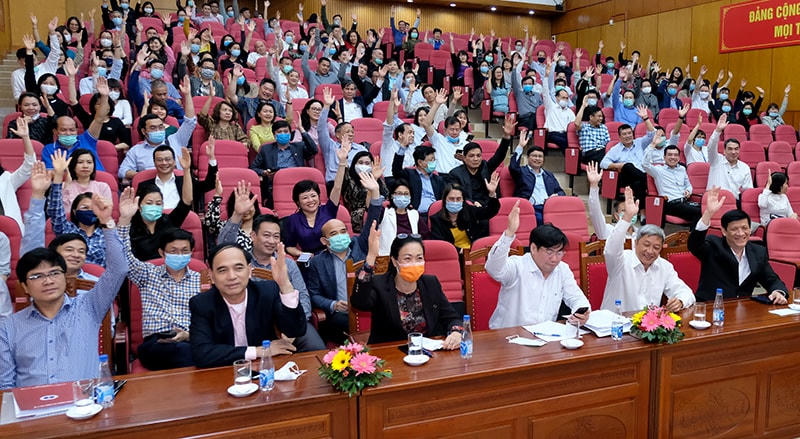 100% đại biểu tham gia hội nghị lấy ý kiến cử tri của Bộ Y tế nhất trí giới thiệu Bộ trưởng Nguyễn Thanh Long ứng cử ĐBQH khoá XV . Ảnh: Bộ Y tế.