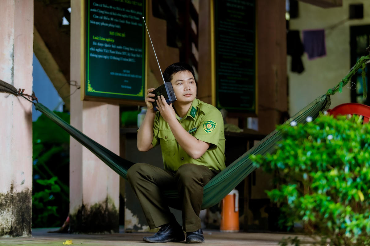 Không điện lưới, không sóng điện thoại, không Internet, để kết nối với thế giới bên ngoài chỉ là chiếc Radio.