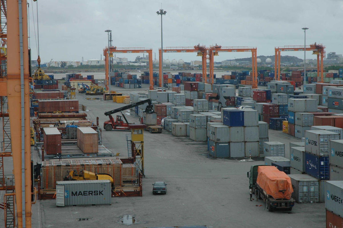 Kết nối giao thông đang là điểm nghẽn phát triển cảng biển.