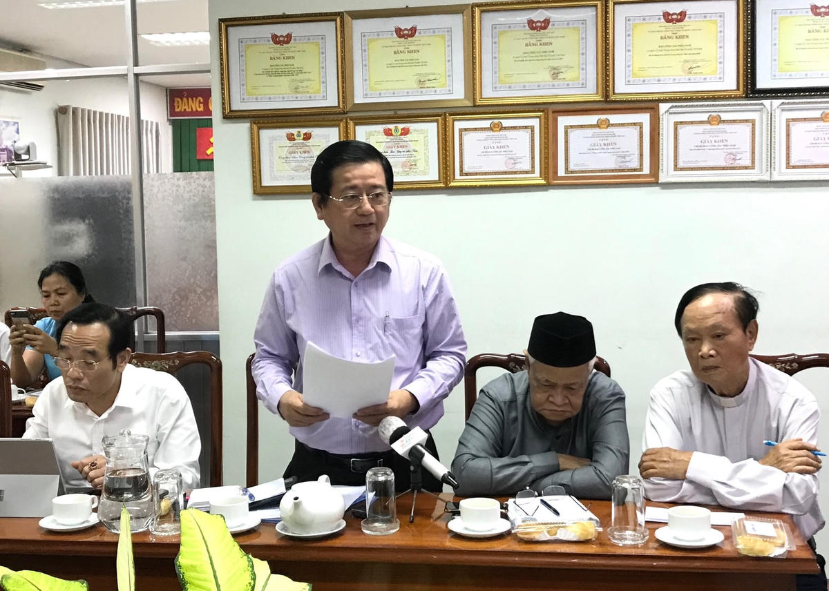 Luật sư Nguyễn Văn Hậu, Ủy viên UBTƯ MTTQ Việt Nam nêu những tâm tư, nguyện vọng của nhân dân tại Hội nghị.