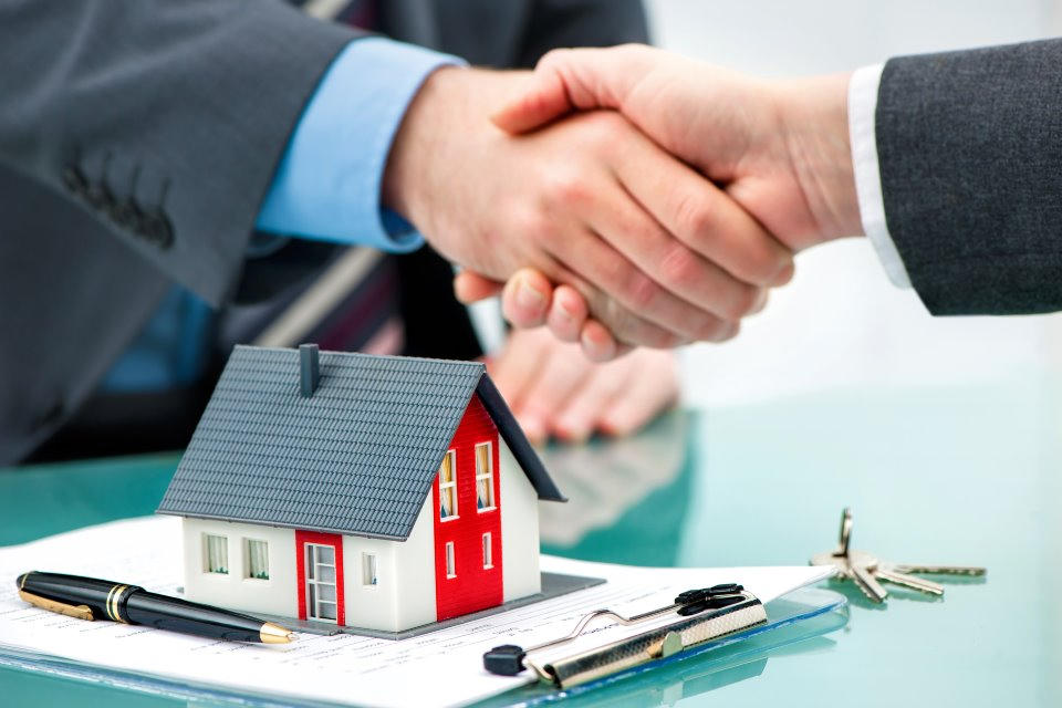 Chặn “cú bắt tay” nhằm tránh thuế bất động sản.