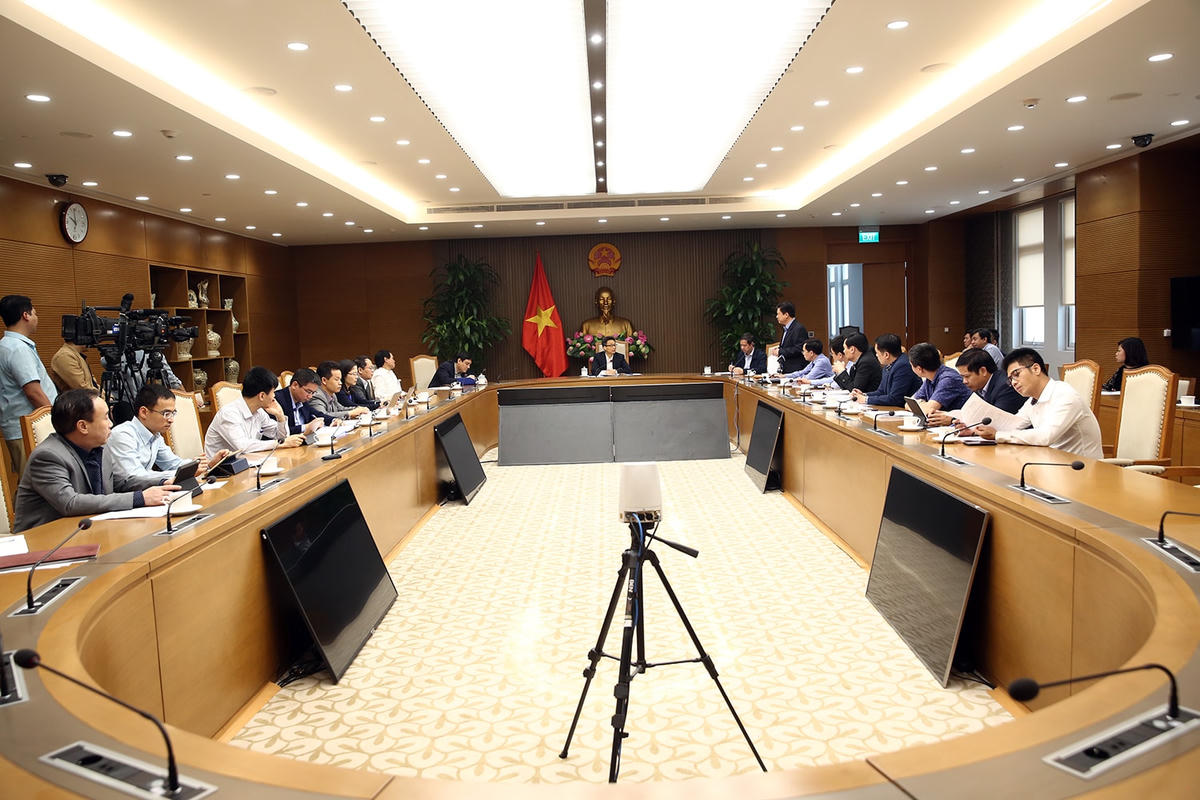 Cuộc họp về công tác chuẩn bị kỳ thi tốt nghiệp THPT năm 2021, sáng 9/4. Ảnh: VGP.