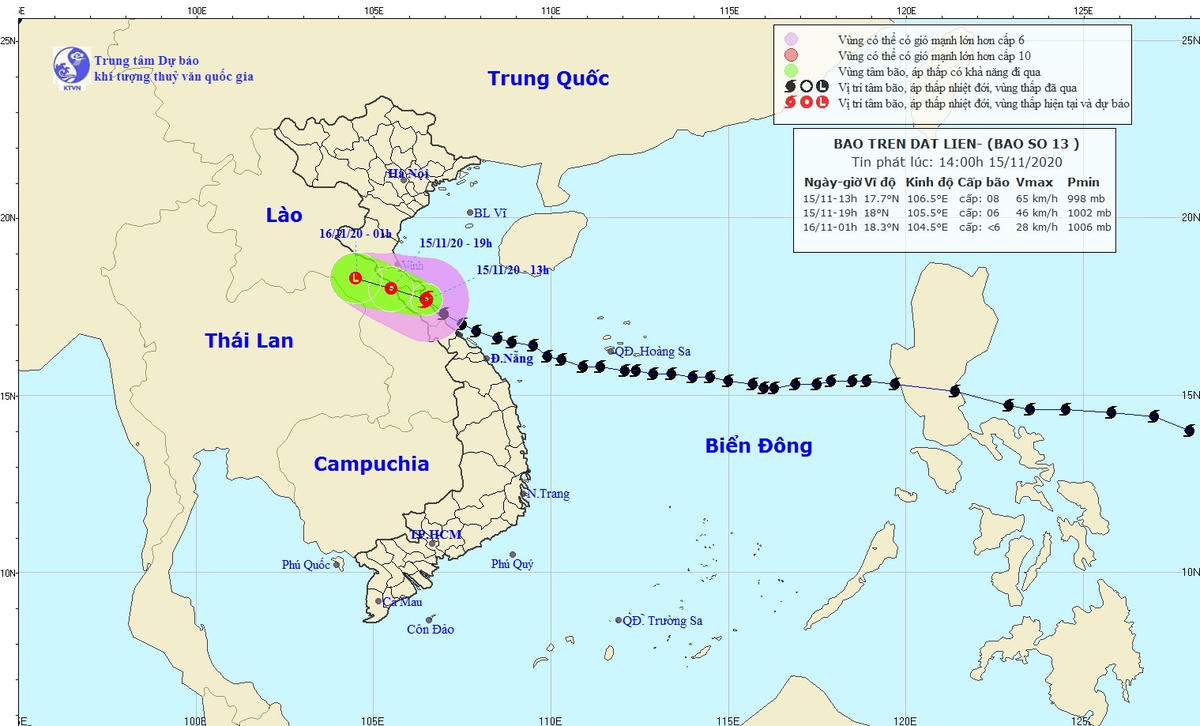 Đầu giờ chiều nay (15/11), bão số 13 đã đi vào khu vực Quảng Bình, Nam Hà Tĩnh. Nguồn: nchmf.