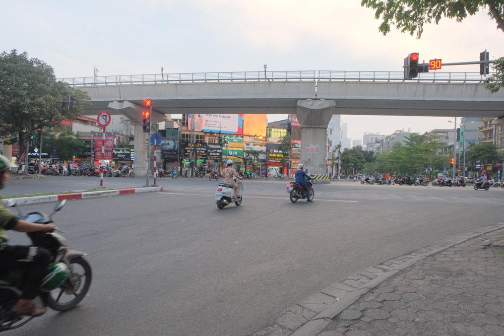 [ẢNH] Hà Nội: Những điểm nghẽn vắng vẻ trong giờ cao điểm do... Covid