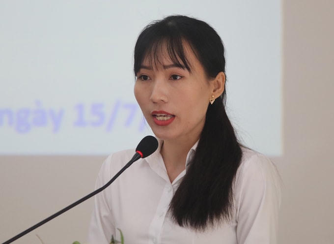 Học viên nữ duy nhất Phan Thị Thu Thảo phát biểu tại lễ khai giảng sáng 15/7. Ảnh: Hạ Giang.  
