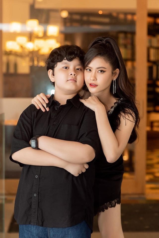 Hiện, Quỳnh Anh đã dọn ra khỏi nhà, chung sống hạnh phúc cùng con trai. 