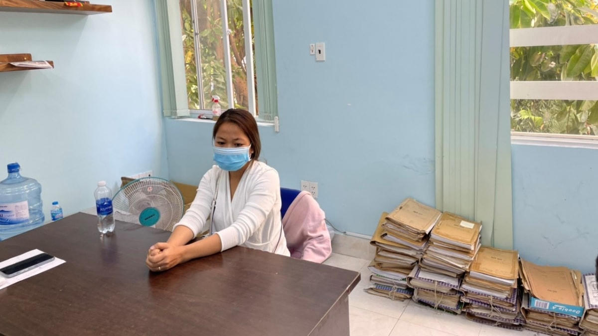 Một nhân viên Bệnh viện Thủ Đức vừa bị khởi tố về tội “Vi phạm quy định về đấu thầu gây hậu quả nghiêm trọng” và “Nhận hối lộ” nhưng được tại ngoại do đang nuôi con nhỏ (Ảnh: CACC).