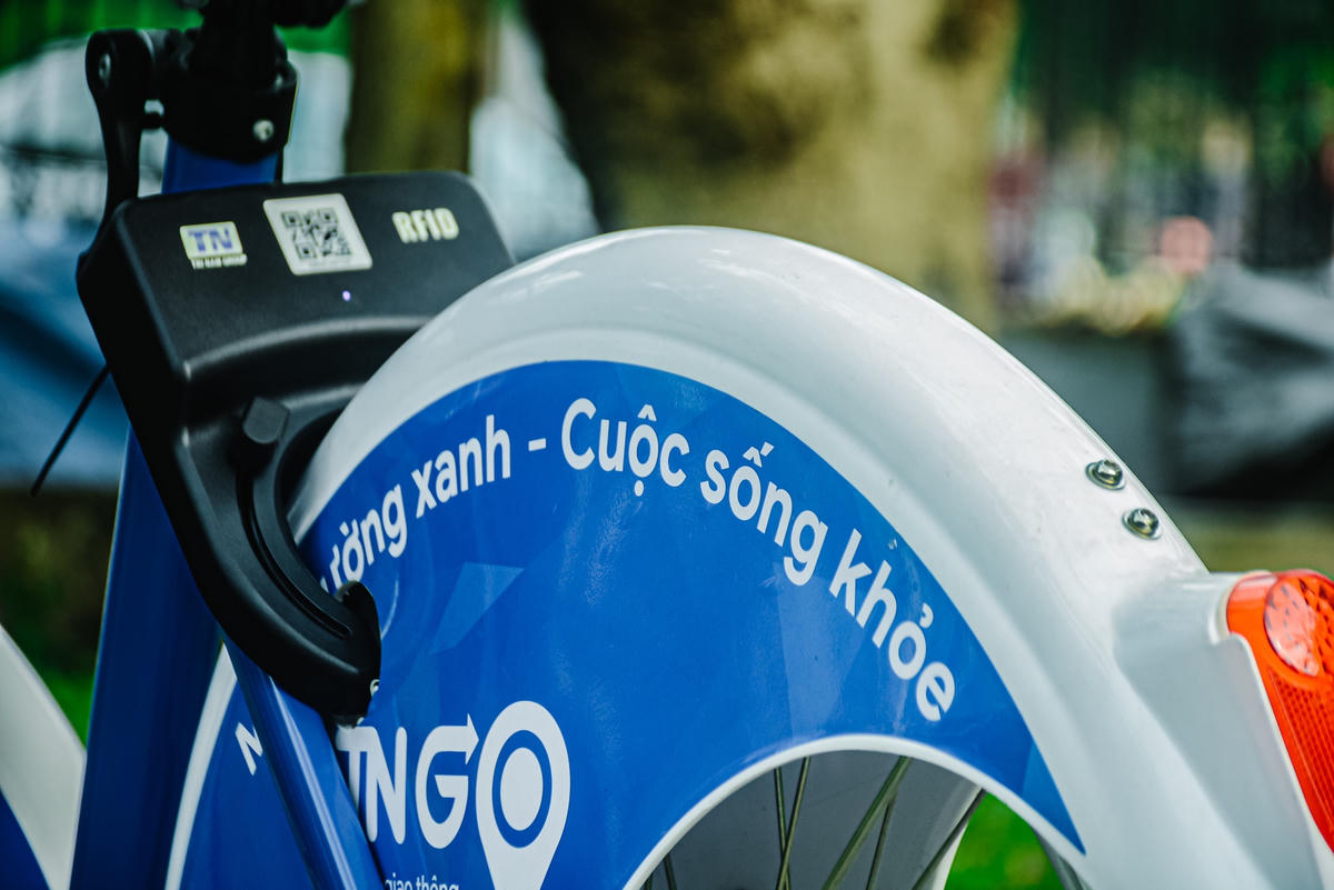 Theo Chủ tịch HĐQT Tập đoàn Trí Nam, Hà Nội đề xuất 2 giai đoạn triển khai ở 6 quận Hoàn Kiếm, Hai Bà Trưng, Tây Hồ, Ba Đình, Đống Đa và Thanh Xuân với 85 điểm trạm và 1.000 xe có 500 xe đạp và 500 xe đạp điện. Quy mô giai đoạn 2 tùy điều kiện thực tế để có các điểm kết nối thuận tiện và mở rộng ra 3.000 xe. Trong đó xe đạp điện và xe thường đánh giá lợi ích tối ưu hơn sẽ đầu tư tăng cường.