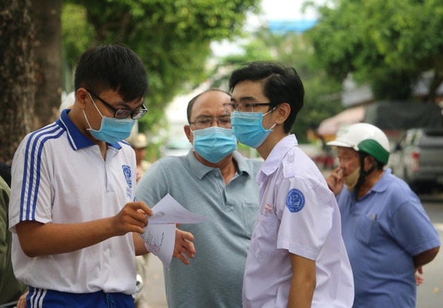 Tất cả các bài thi đều được đảm bảo chấm ở hai vòng độc lập, bởi 2 giám khảo ngồi ở hai tổ chấm khác nhau.