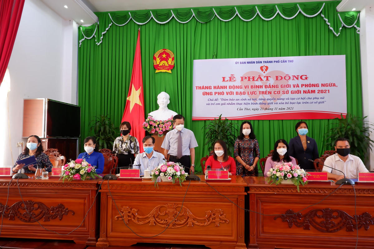 ký cam kết với UBND TP về việc “Thực hiện bình đẳng giới và phòng ngừa, ứng phó với bạo lực trên cơ sở giới".