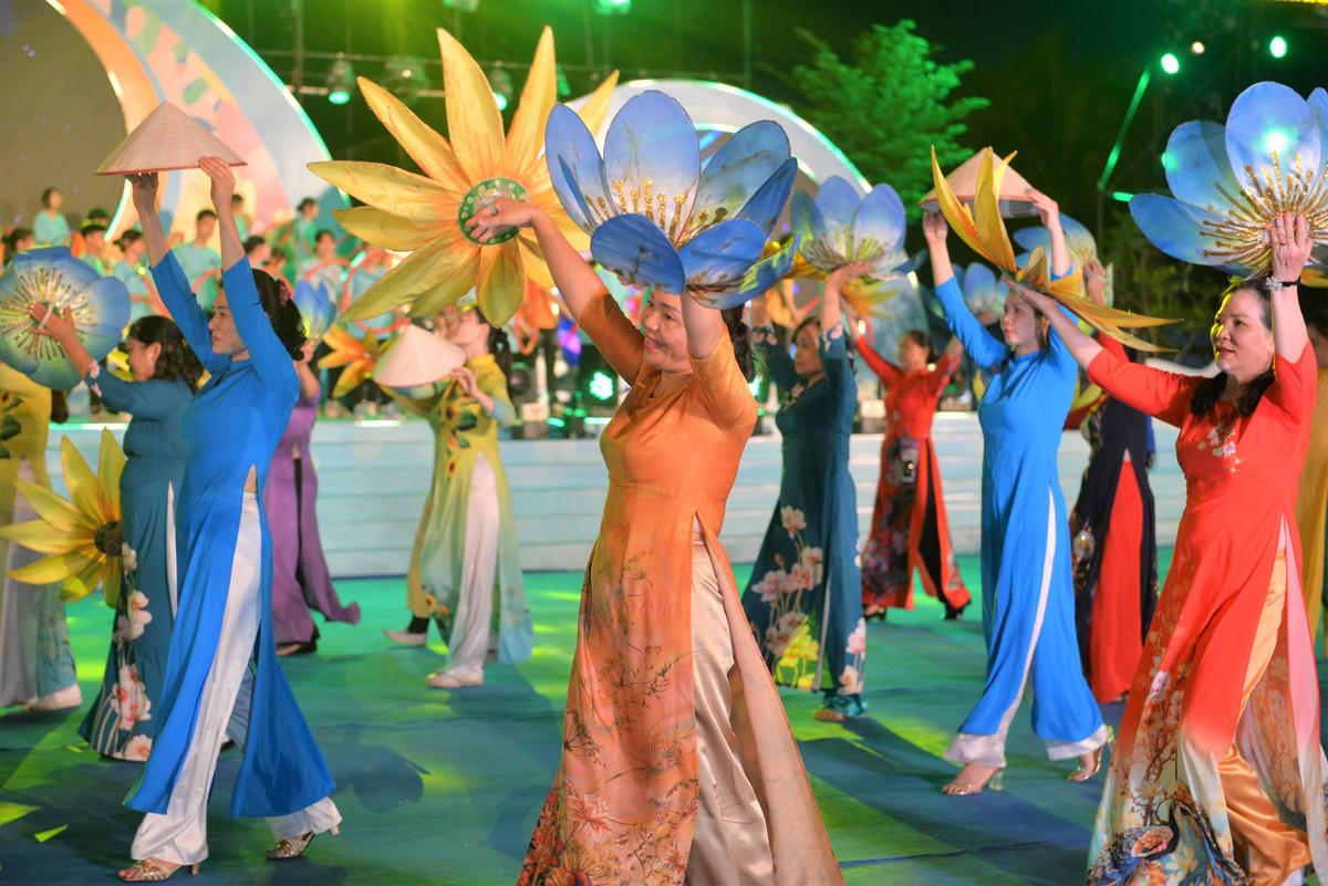 [Ảnh] Carnaval Hạ Long 2022: 'Châm ngòi' bùng nổ du lịch Quảng Ninh dịp 30-4 và 1-5