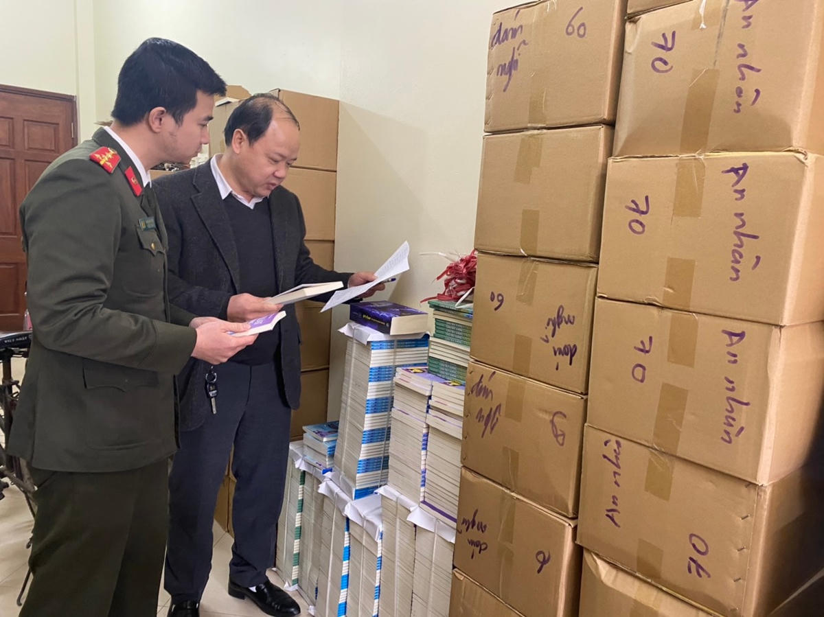 Lực lượng chức đang tiến hành kiểm tra 