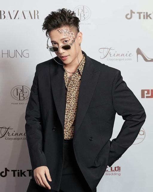 S.T 365 vẫn chăm chỉ thả thính: “Bầu trời trong xanh đầy tia cực tím, anh đây cực hiếm phải tia cực nhanh...”