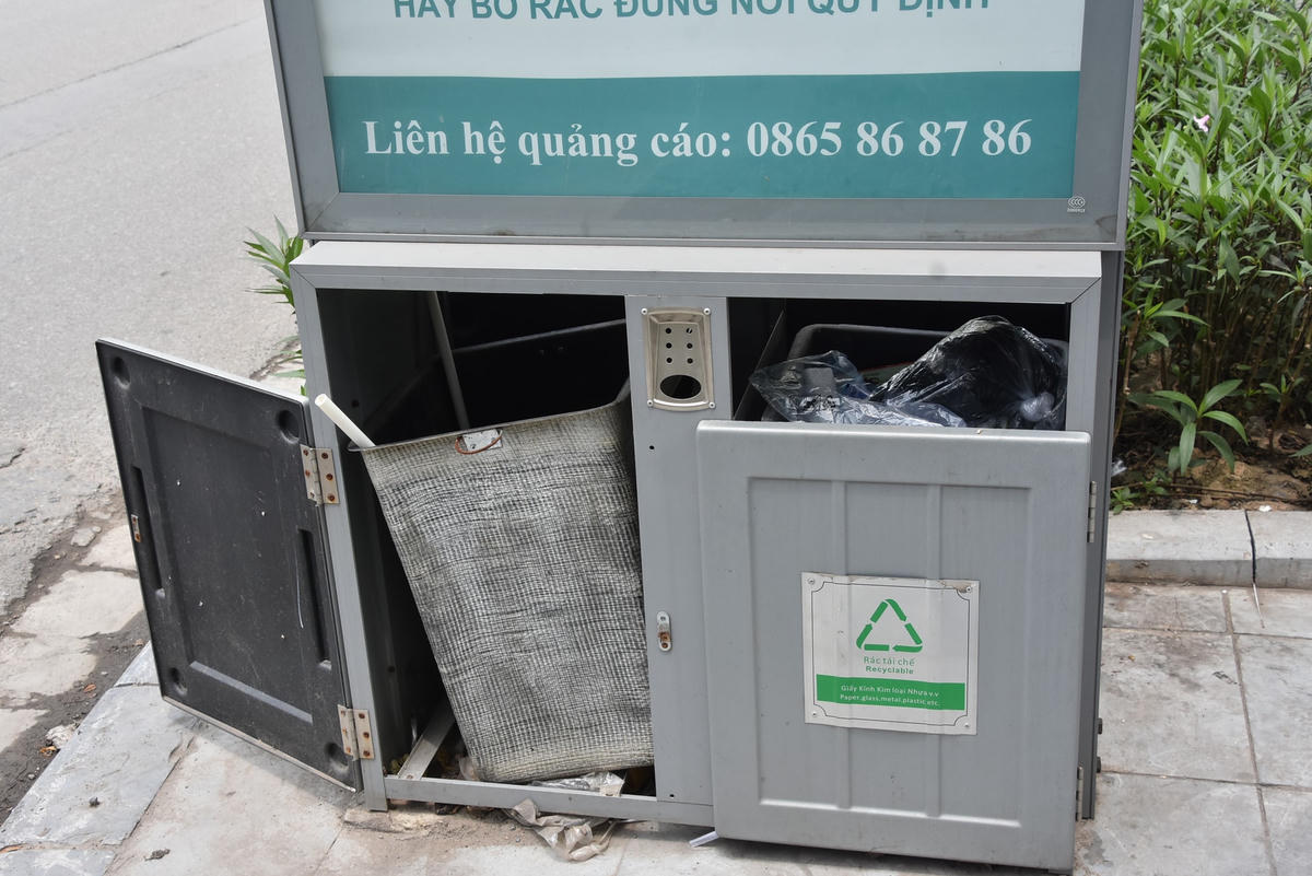 Theo ghi nhận của PV Đại Đoàn Kết Online, nhiều nơi đã xuất hiện tình trạng xuống cấp sau thời gian sử dụng nhưng chưa được xử lý.