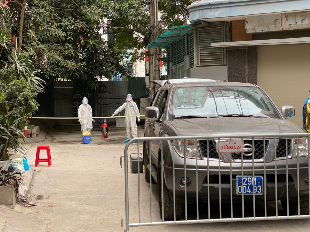 [ẢNH]: Quận Cầu Giấy phong toả khu 18-4 ngõ 86 Duy Tân và văn phòng công chứng số 3 