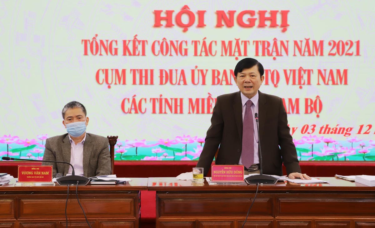 Chủ trì Hội nghị.