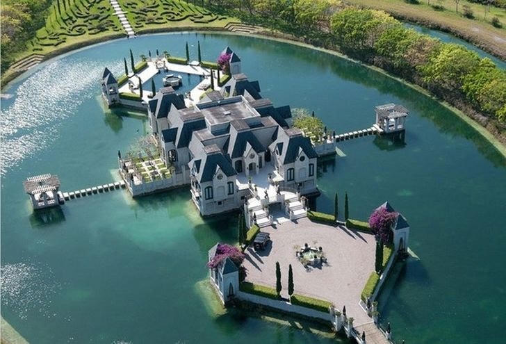 [ẢNH] Khám phá 11 ngôi nhà nổi tiếng kỳ quái