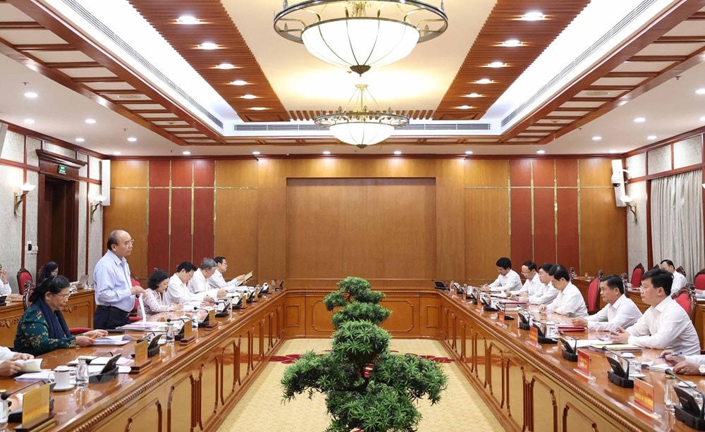 Tại Trụ sở Trung ương Đảng, ông Nguyễn Xuân Phúc, Ủy viên Bộ Chính trị, Thủ tướng Chính phủ chủ trì cuộc làm việc của Bộ Chính trị với Ban Thường vụ Tỉnh ủy Nghệ An. (Ảnh: Thống Nhất/TTXVN).