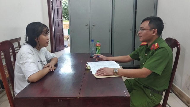 Cà Thị Út tại cơ quan Công an.