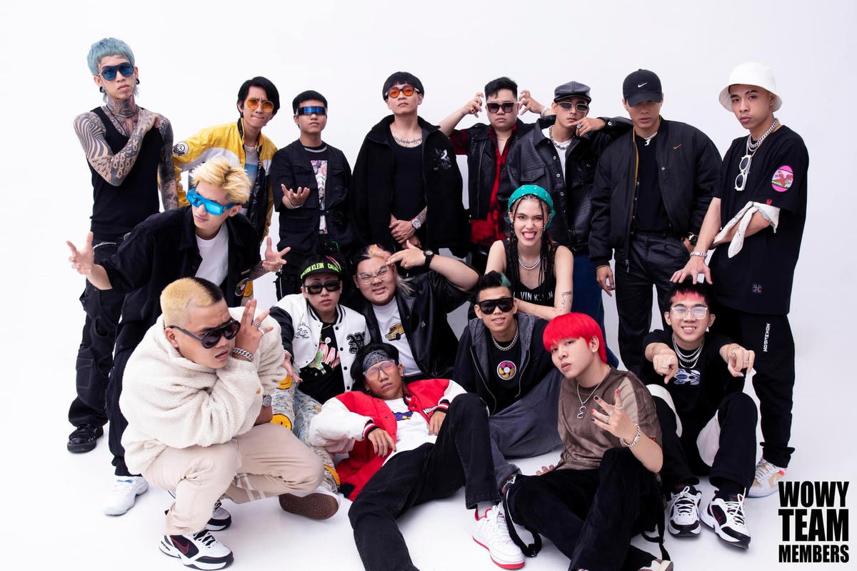 Team Wowy chinh chiến trước bão dư luận. 