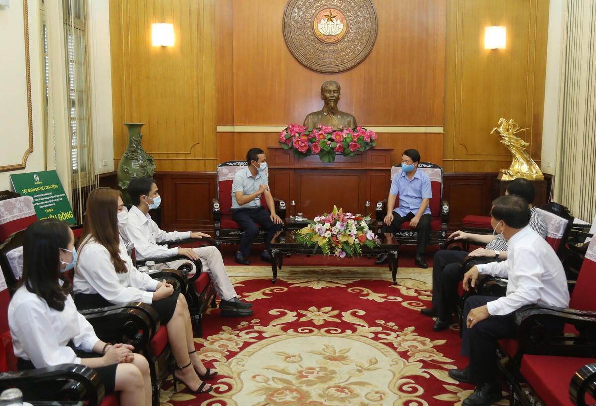Quang cảnh buổi tiếp nhận.