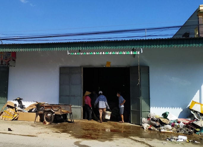 Người đàn ông đáng thương thường xuyên thu gom sắt vụn, phế liệu tại nhà.