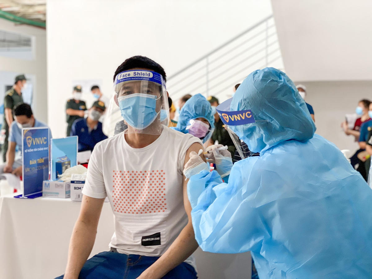 TP HCM đang cần lượng lớn vaccine Covid-19 để tiêm mũi 1 và mũi 2 cho người dân.